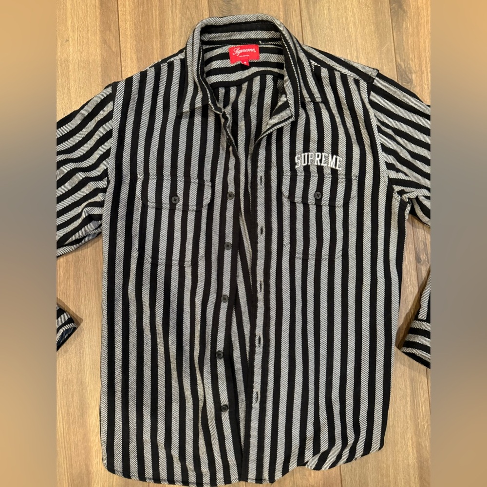 Supreme Medium Button Down Excellent Condition - image 2